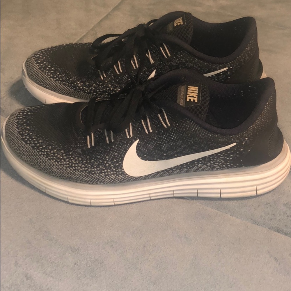 Black Nike free rn distance shoes